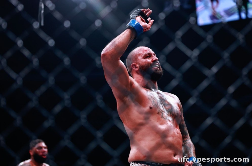 Curtis Blaydes über seine Niederlage gegen Hokit bei UFC 327: „Ich glaube, ich habe diesen Kampf gewonnen.“
