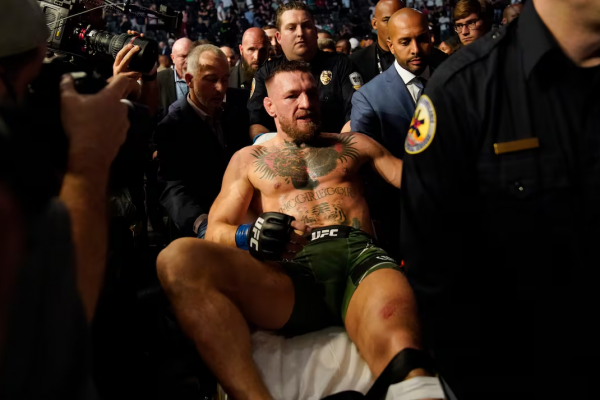 Chris Weidman äußert Zweifel an Conor McGregors Comeback nach dessen schwerer Beinverletzung