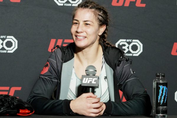 Jasmine Jasudavicius gegen Karine Silva