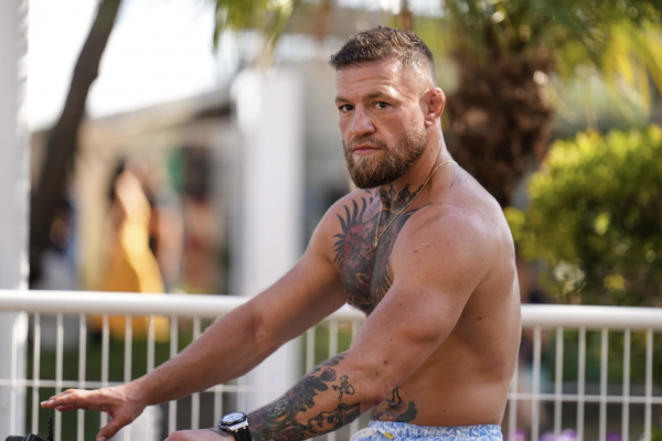Conor McGregor mocks UFC White House press conference
