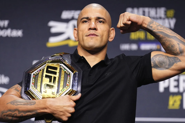 Alex Pereira hraje v Onslaught před zápasem s Ciryl Gane