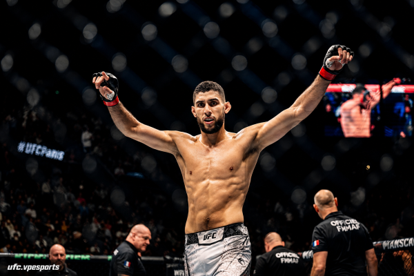 Farès Ziam UFC Döyüş Gecəsindən əvvəl ardıcıl yeddinci qələbəsini gözləyir, seriyanı nəzərə almır