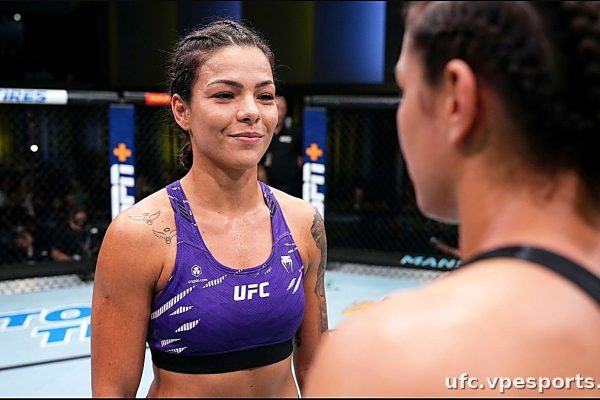 Luana Santos vs Karol Rosa at UFC APEX