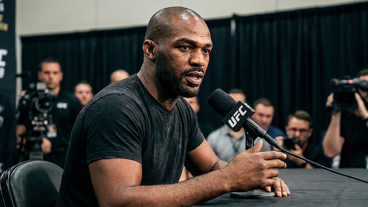 Jon Jones – Jon Jones weist erneut die Steroid-Etikette zurück