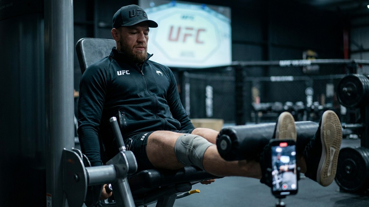 Conor McGregor publie des photos et des vidéos de ses séances d'extensions de jambes — McGregor partage une vidéo de sa rééducation du genou