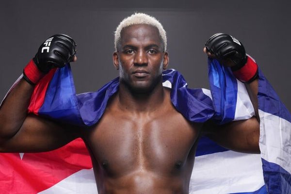Robelis Despaigne Re-Signs With UFC