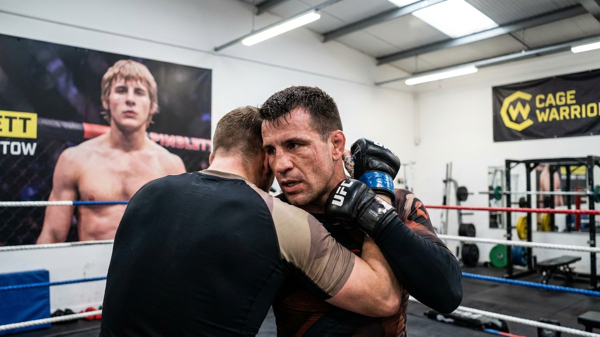 Paddy Pimblett, Soren Bak, Cage Warriors — Soren Bak pianifica il ritorno alle MMA dopo l'infortunio al legamento crociato anteriore.