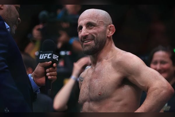 Alexander Volkanovski Eyes Vintage Showing
