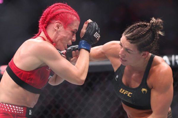 ديرن يحتفظ بلقبه في بطولة UFC 330