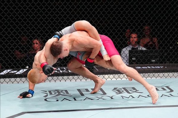 جورج مانجوس - جورج مانجوس يستهدف الطريق إلى نهائي بطولة UFC