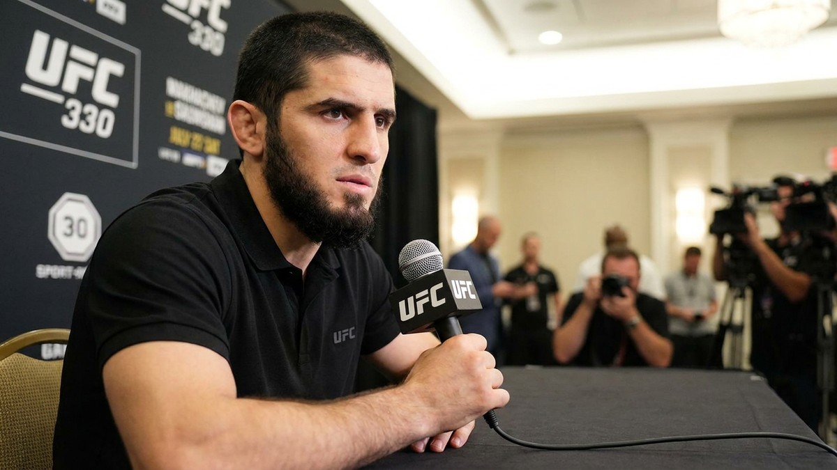 Islam Makhachev — Islam Makhachev pronásleduje historii na UFC 330