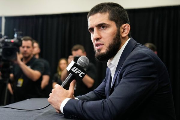 ماخاتشيف يحطم الرقم القياسي لعدد الانتصارات في بطولة UFC