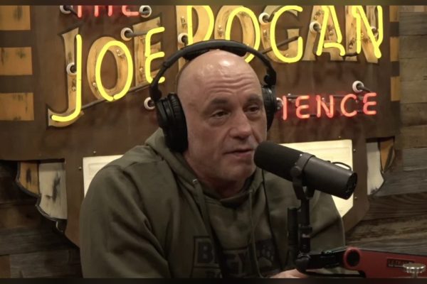 Ο Τζο Ρόγκαν αμφισβητεί το ποτό του Στέρλινγκ την παραμονή της μάχης