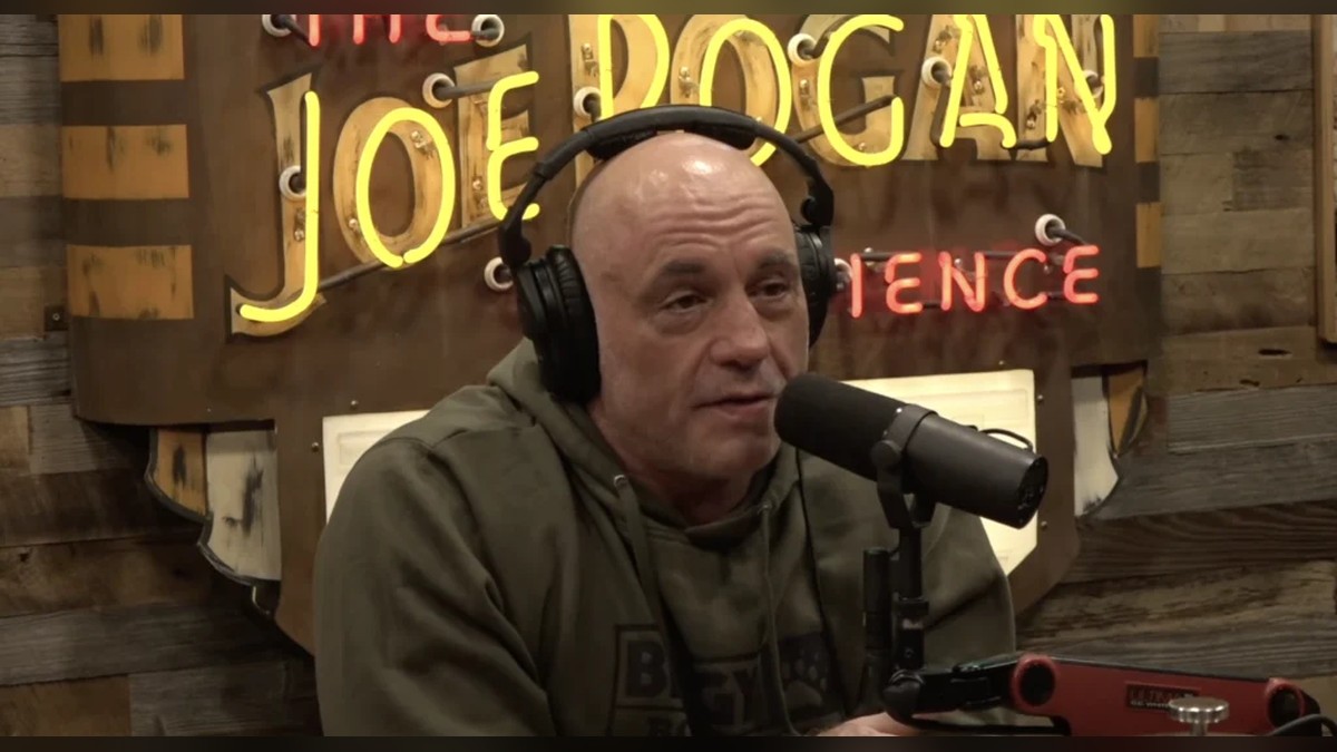 Joe Rogan — Joe Rogan spochybňuje Sterlingov nápoj pred zápasom
