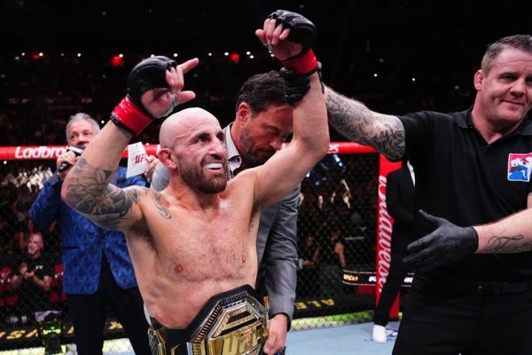 فولكانوفسكي يدافع عن لقبه في بطولة UFC 333