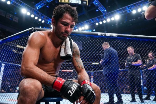 Alexandre Pantoja falls in Van rematch