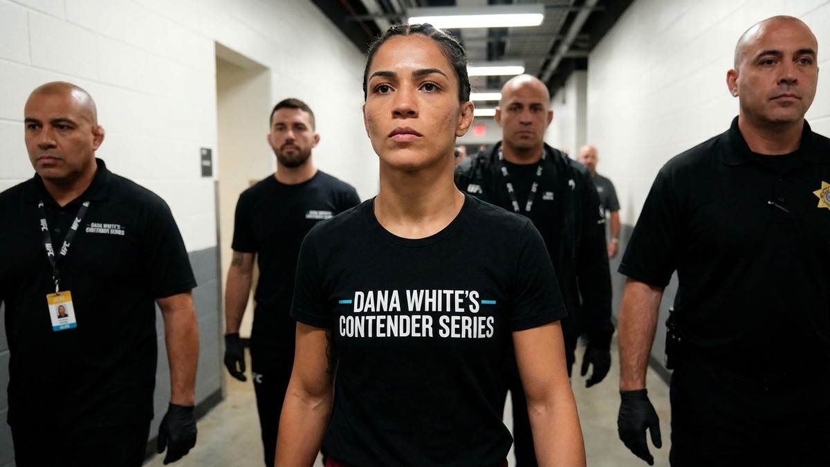 Aline Pereira — Aline Pereira Set pentru seria Contender