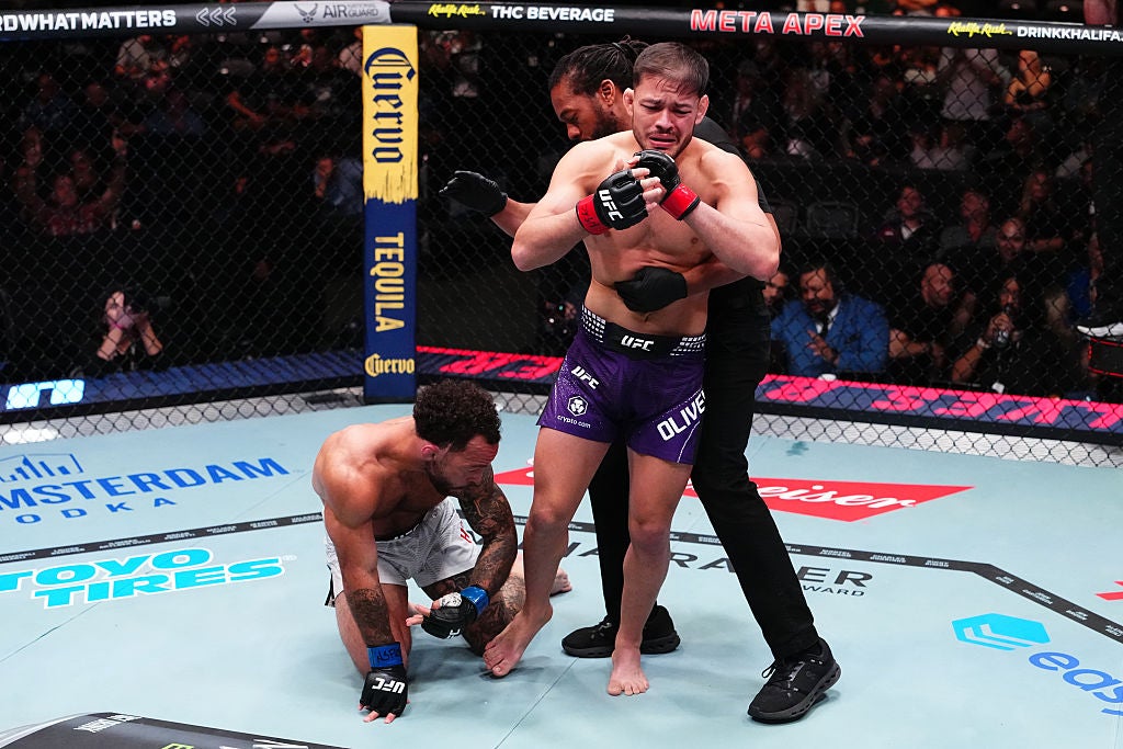 Elves Brener efter sin første-runde stoppage af Josiah Harrell ved UFC Vegas 121