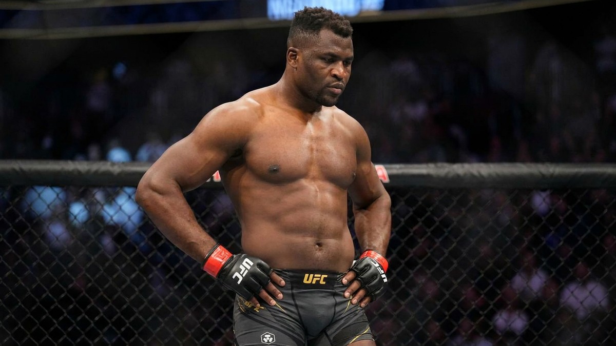 Francis Ngannou — Francis Ngannous træner vil have mere MMA-tid