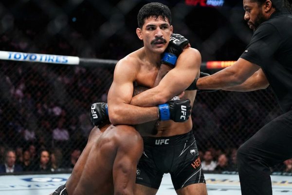 Luis Hernandez — Luis Hernandez wint UFC-debuut met guillotine