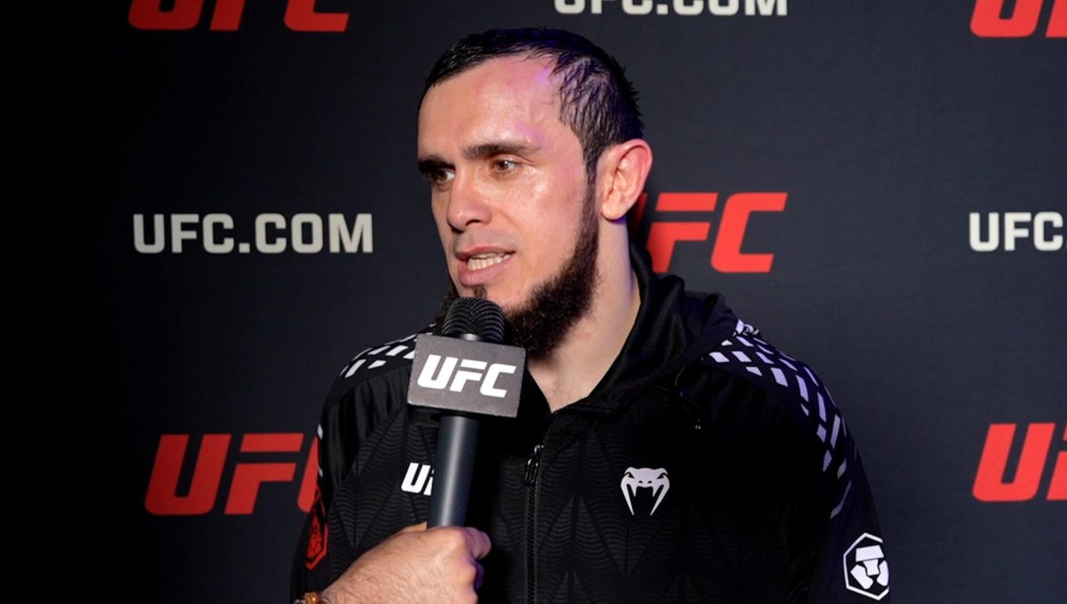Magomed Zaynukov spreekt in een officieel UFC-interview