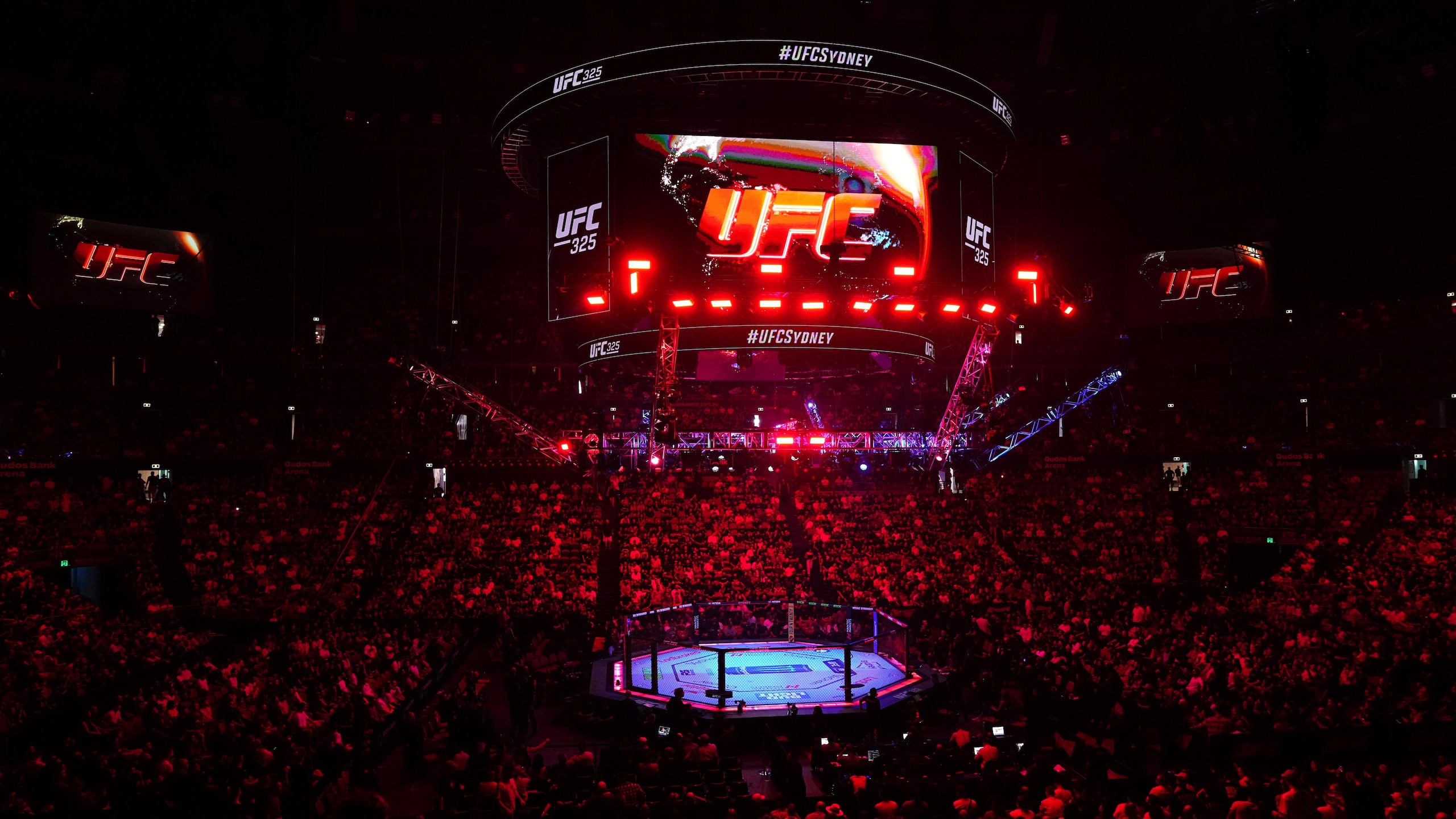 Et propfyldt UFC-arrangement i Afterpay Arena i Sydney