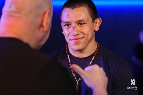 سيلفستر سانشيز - سيلفستر سانشيز يتحدث مع دانا وايت بعد حصوله على عقده مع بطولة UFC.