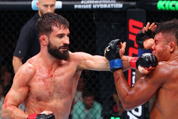 ناظم صادقوف — ناظم صادقوف يحتفل بفوزه في بطولة UFC.