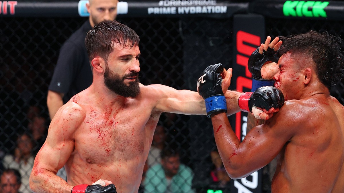 Nazım Sadykhov — Nazım Sadykhov, UFC zaferini kutluyor.