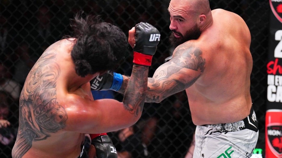 Sean Sharaf — Sean Sharaf súťaží v oktagone UFC.