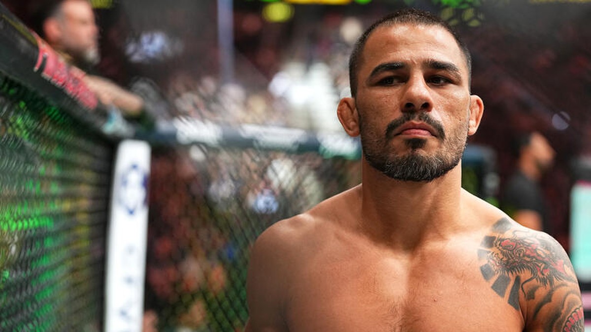 Alexandre Pantoja — Alexandre Pantoja bereitet sich im UFC Octagon vor.