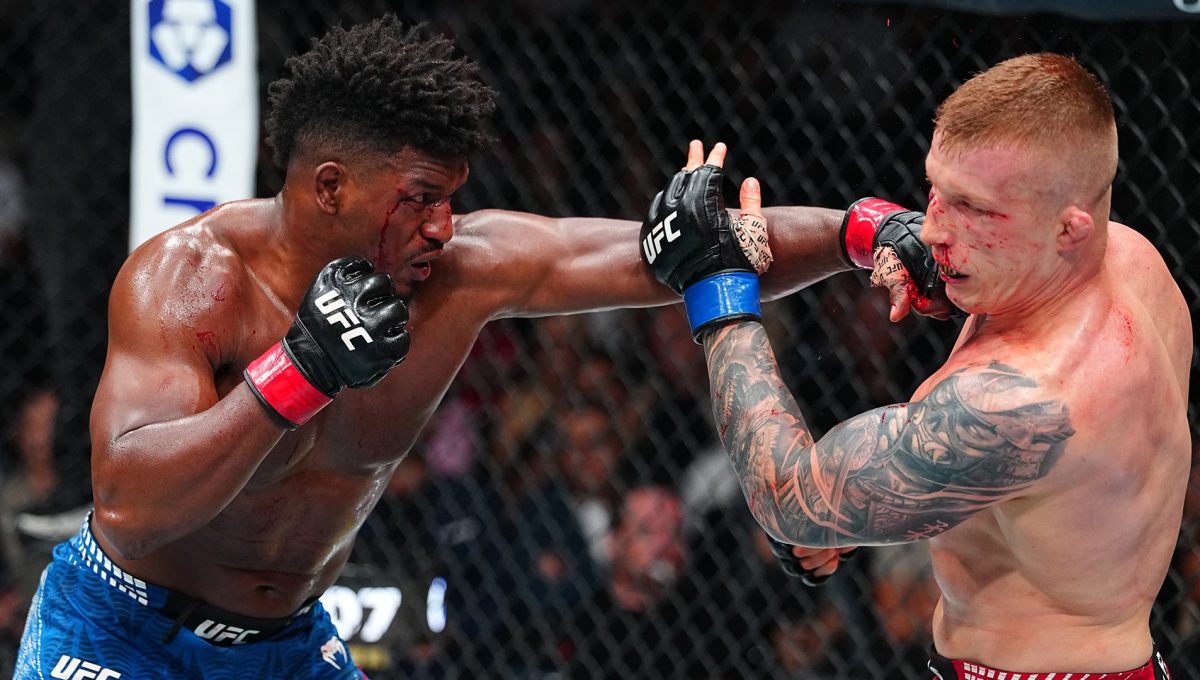 Alonzo Menifield punches Iwo Baraniewski during his UFC 331 split-decision win