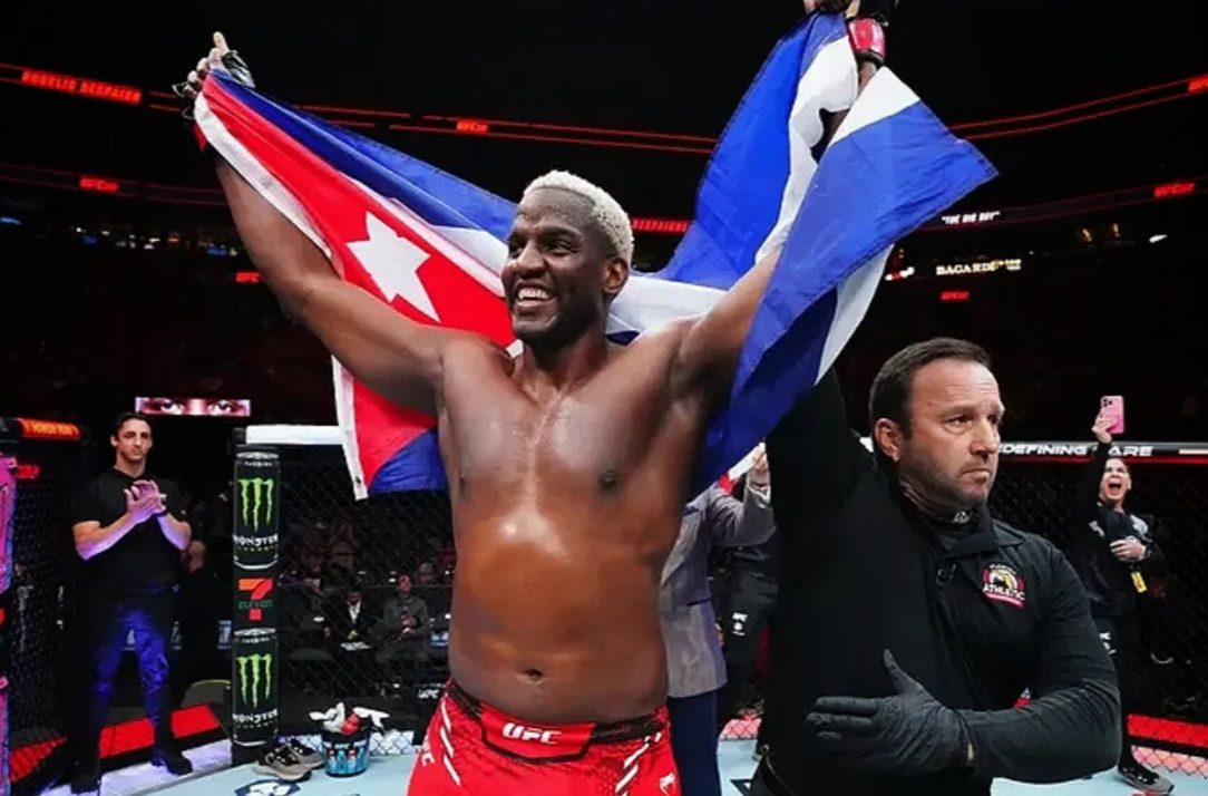 Robelis Despaigne celebrates his UFC 331 decision victory with the Cuban flag